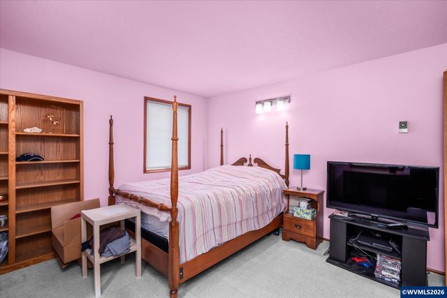 27828 Gibralter Lp, Eugene, OR 97405