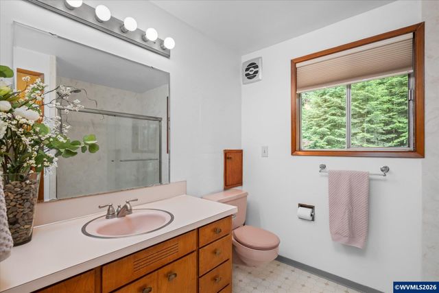 27828 Gibralter Lp, Eugene, OR 97405