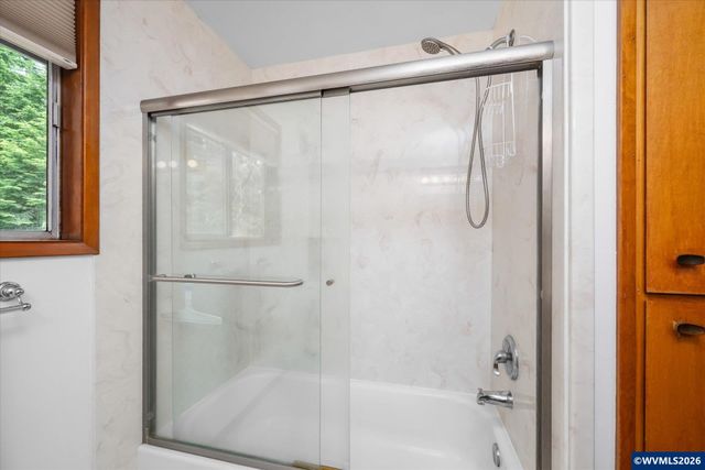 27828 Gibralter Lp, Eugene, OR 97405