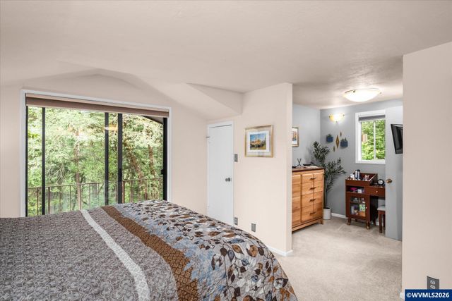27828 Gibralter Lp, Eugene, OR 97405
