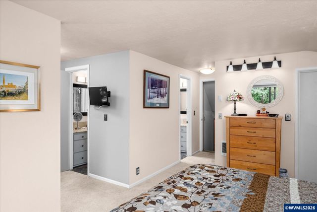 27828 Gibralter Lp, Eugene, OR 97405