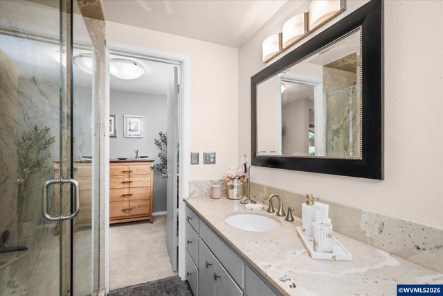 27828 Gibralter Lp, Eugene, OR 97405