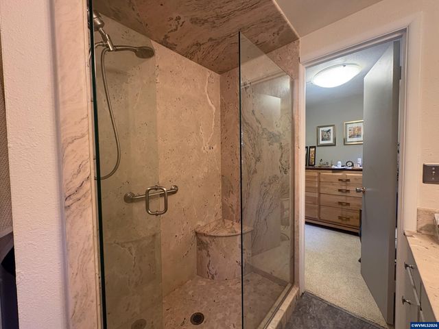27828 Gibralter Lp, Eugene, OR 97405