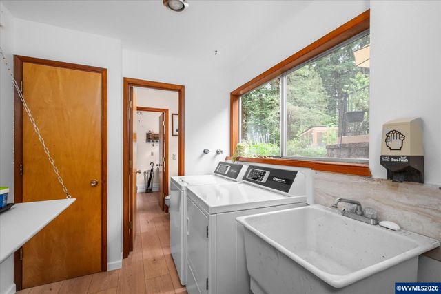 27828 Gibralter Lp, Eugene, OR 97405