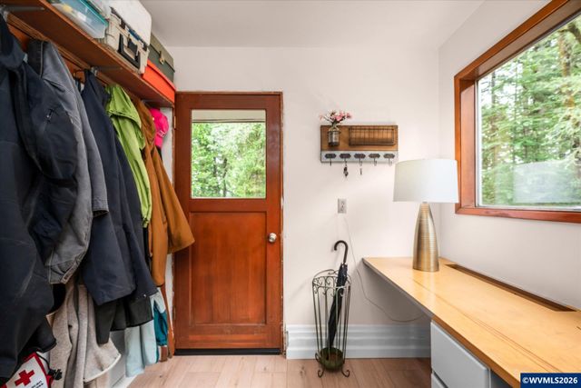 27828 Gibralter Lp, Eugene, OR 97405
