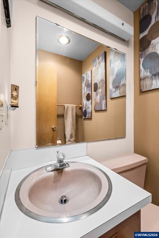27828 Gibralter Lp, Eugene, OR 97405