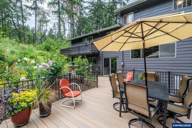 27828 Gibralter Lp, Eugene, OR 97405