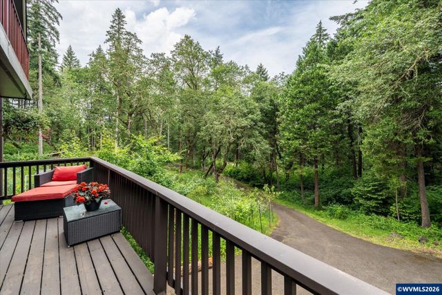 27828 Gibralter Lp, Eugene, OR 97405