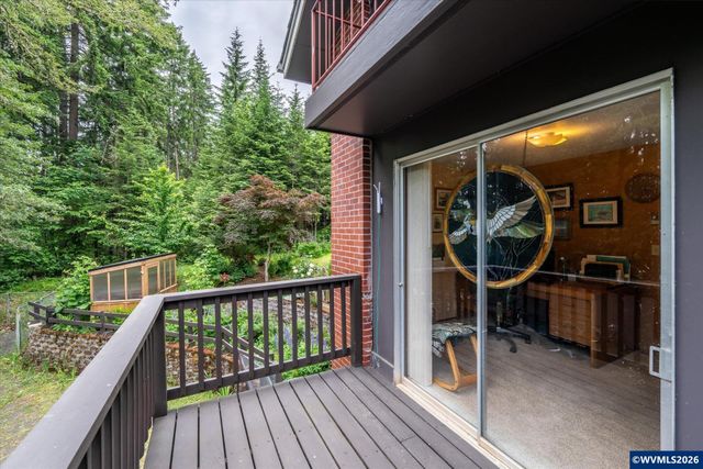 27828 Gibralter Lp, Eugene, OR 97405