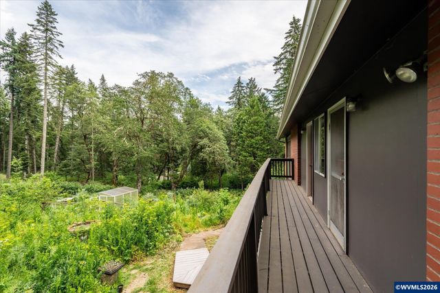 27828 Gibralter Lp, Eugene, OR 97405