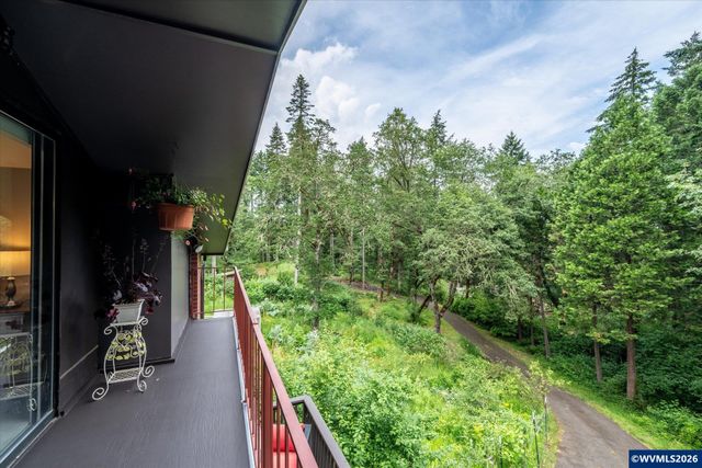 27828 Gibralter Lp, Eugene, OR 97405