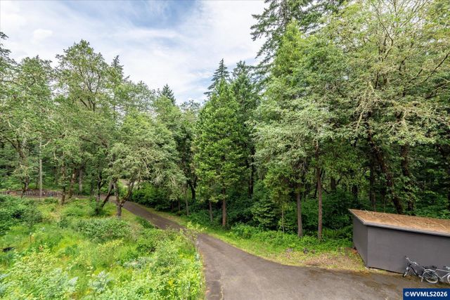 27828 Gibralter Lp, Eugene, OR 97405