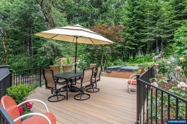 27828 Gibralter Lp, Eugene, OR 97405