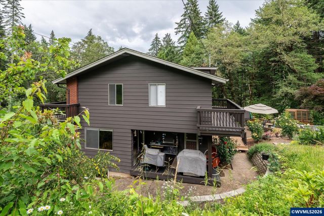 27828 Gibralter Lp, Eugene, OR 97405
