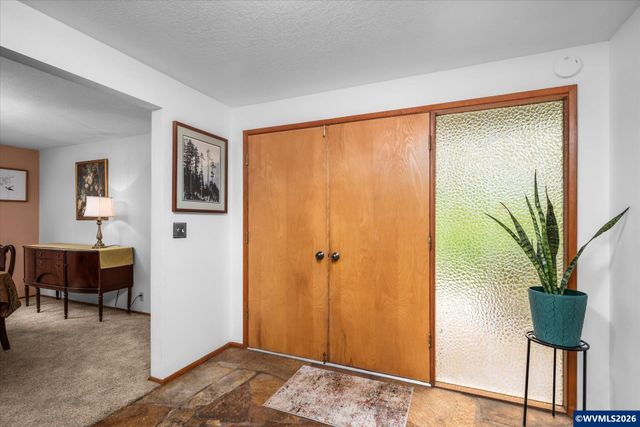 27828 Gibralter Lp, Eugene, OR 97405