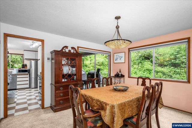 27828 Gibralter Lp, Eugene, OR 97405