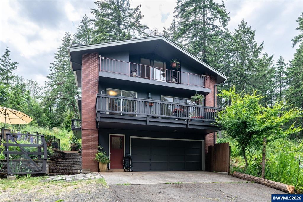 27828 Gibralter Lp, Eugene, OR 97405