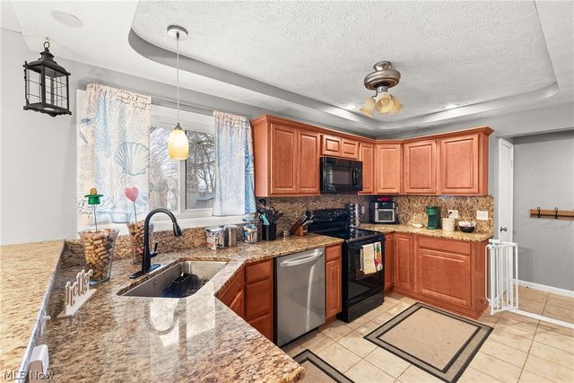 25787 W Ranchview Avenue, North Olmsted, OH 44070