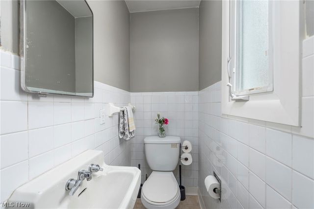 25787 W Ranchview Avenue, North Olmsted, OH 44070