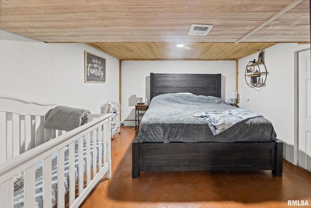 7302 HOFFMAN Road, Centralia, IL 62801