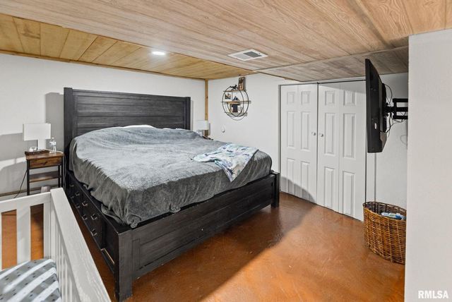 7302 HOFFMAN Road, Centralia, IL 62801