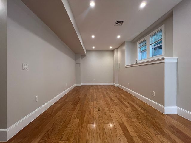 123 Cummins Highway 1, Boston, MA 02131
