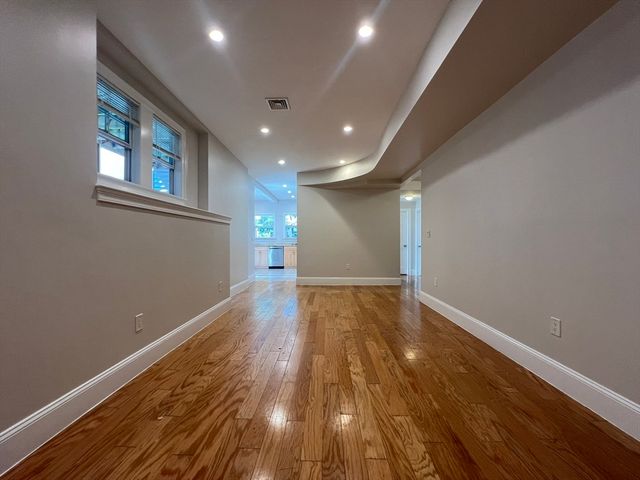 123 Cummins Highway 1, Boston, MA 02131