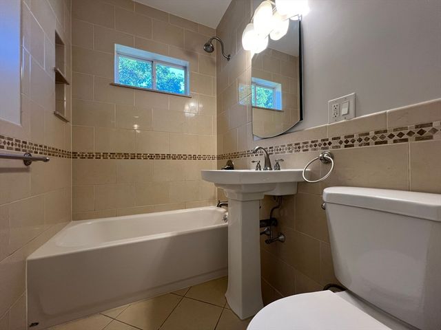 123 Cummins Highway 1, Boston, MA 02131