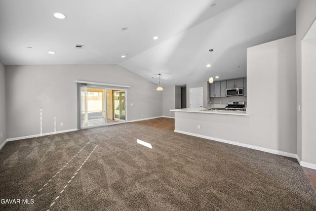 2009 E Jenner Street, Lancaster, CA 93535