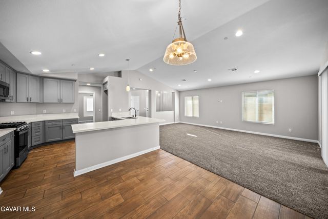 2009 E Jenner Street, Lancaster, CA 93535