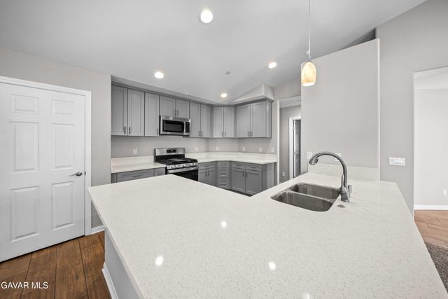 2009 E Jenner Street, Lancaster, CA 93535