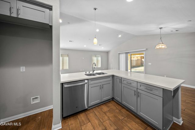 2009 E Jenner Street, Lancaster, CA 93535