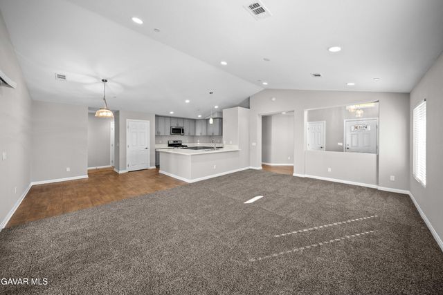 2009 E Jenner Street, Lancaster, CA 93535