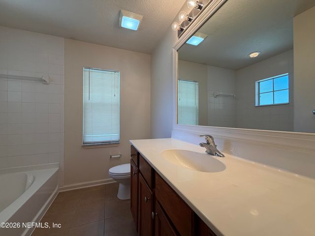 8550 ARGYLE BUSINESS Loop 301, Jacksonville, FL 32244