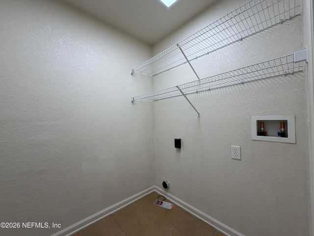 8550 ARGYLE BUSINESS Loop 301, Jacksonville, FL 32244