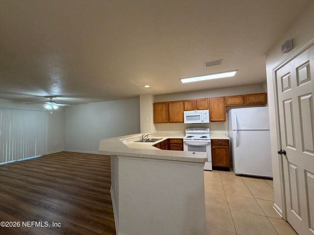 8550 ARGYLE BUSINESS Loop 301, Jacksonville, FL 32244