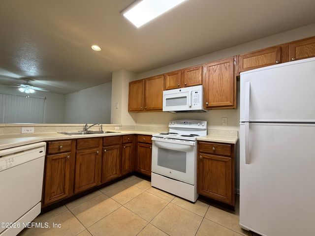 8550 ARGYLE BUSINESS Loop 301, Jacksonville, FL 32244