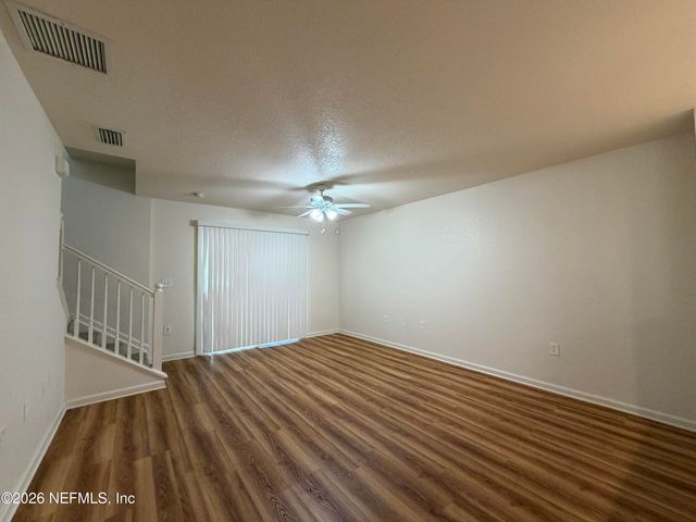 8550 ARGYLE BUSINESS Loop 301, Jacksonville, FL 32244