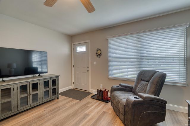 1129 E WATER Street, Mount Vernon, IN 47620