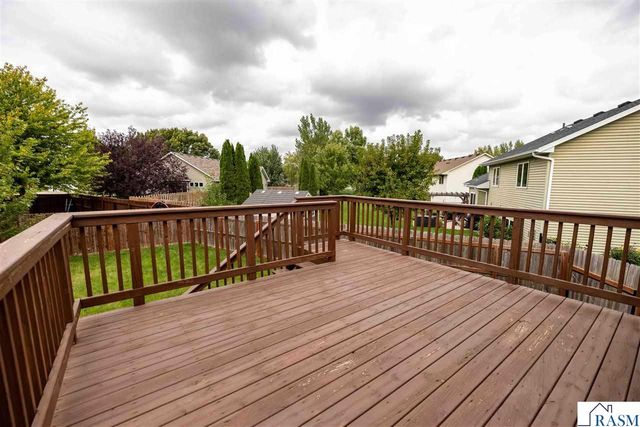 608 Colodoro Lane, Eagle Lake, MN 56024