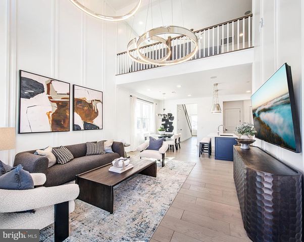 24 OAKWOOD LN, Sellersville, PA 18960