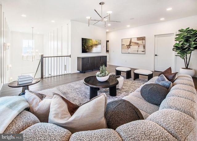 24 OAKWOOD LN, Sellersville, PA 18960