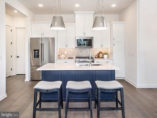 24 OAKWOOD LN, Sellersville, PA 18960