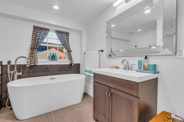 784 W Cattle Drive, Onalaska, TX 77360