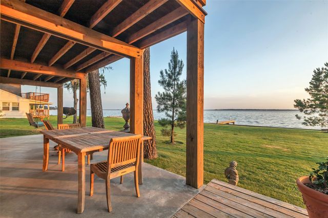 784 W Cattle Drive, Onalaska, TX 77360