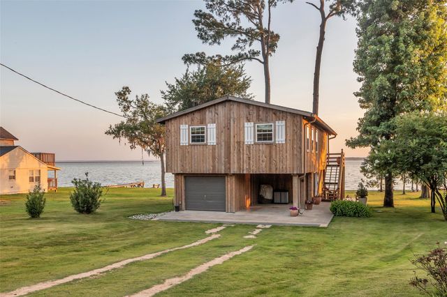 784 W Cattle Drive, Onalaska, TX 77360