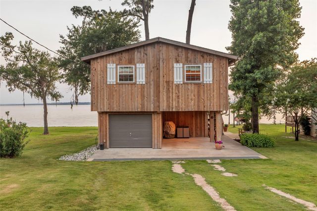 784 W Cattle Drive, Onalaska, TX 77360