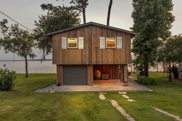 784 W Cattle Drive, Onalaska, TX 77360