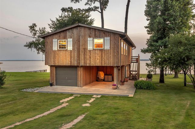 784 W Cattle Drive, Onalaska, TX 77360