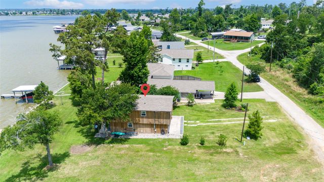 784 W Cattle Drive, Onalaska, TX 77360